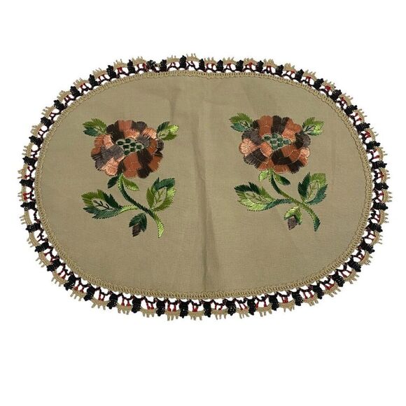 Crochet Trim Centerpiece Doily Vintage Needlepoint Embroidered - Picture 1 of 7